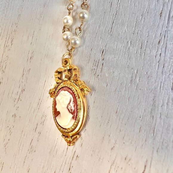 CAMEO Necklace, 1928 Brand Victorian Style Cameo Faux Pearl Necklace, Cameo - Picture 6 of 11